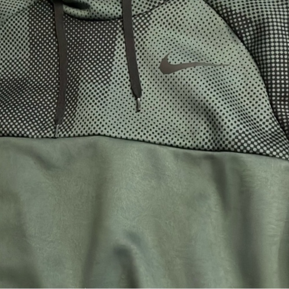Nike dri-fit hoodie Medium